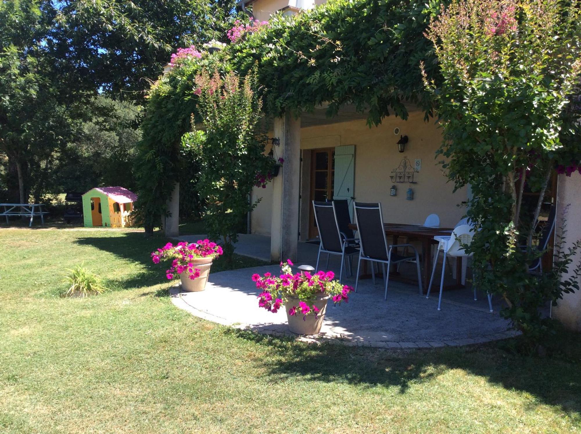 Les Jonquilles Bed & Breakfast Domme Exterior photo
